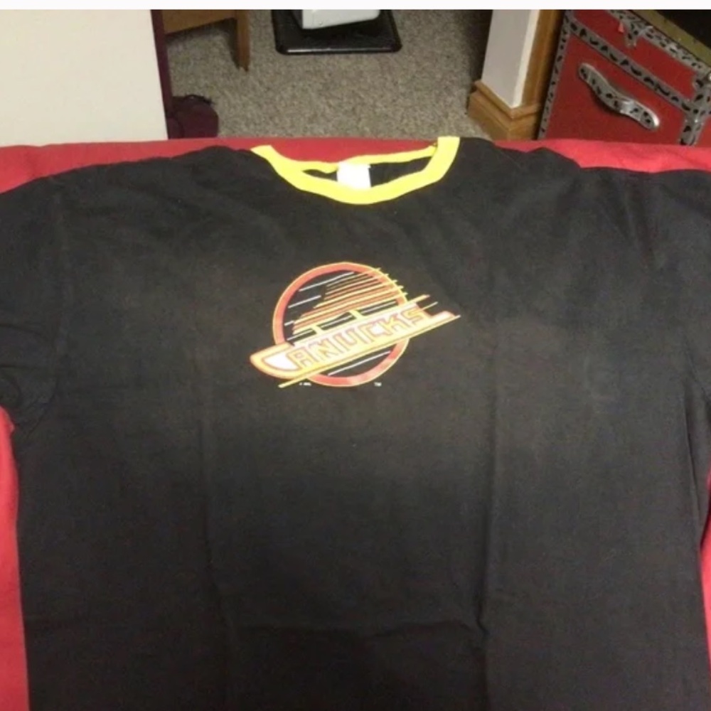 NHL Vancouver Canucks tshirt